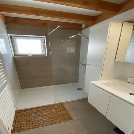 In With Bbq & Garden, Cleaning Included Hébergement de vacances