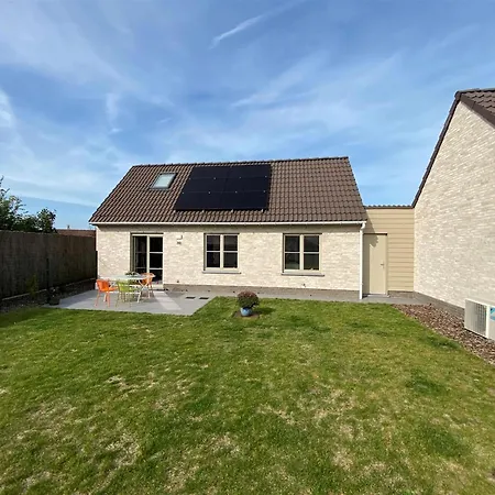 Holiday home Beautiful Polder House Near Koksijde, Cleaning Included